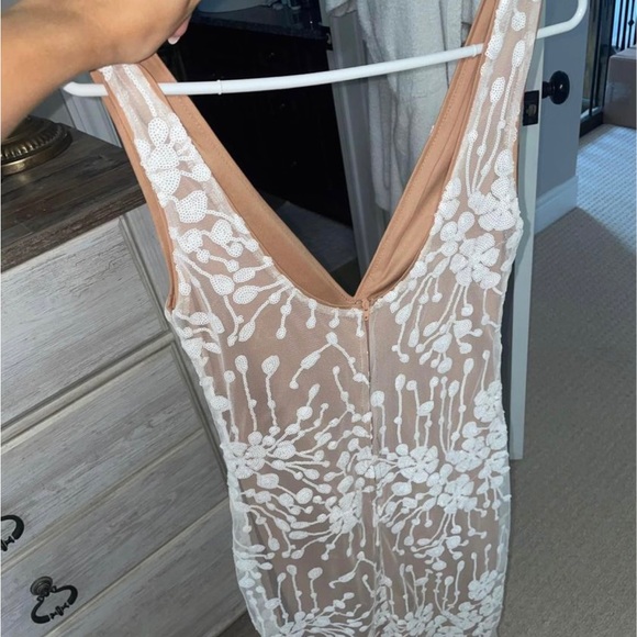 Deep v sequins dress - Picture 2 of 3